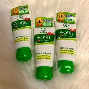 BNWOT mentholatum acne whitening facial scrub/wash
